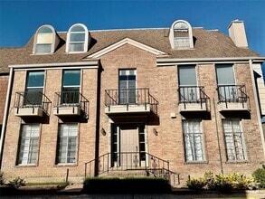 Building Photo - 374 N Post Oak Ln