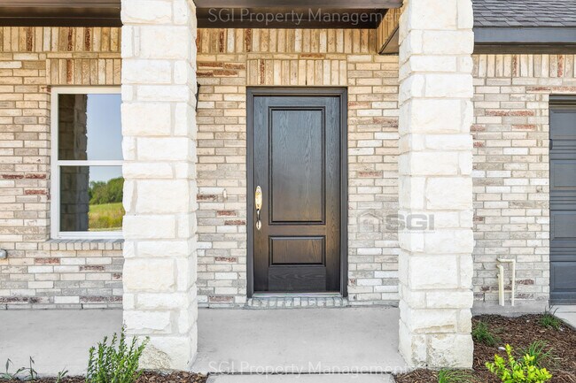Building Photo - 209 Cedar Elm Ln