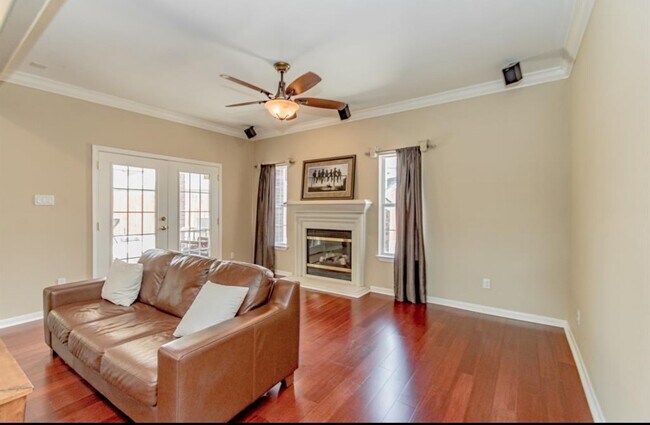 Foto del edificio - 303 N Elder Grove Dr