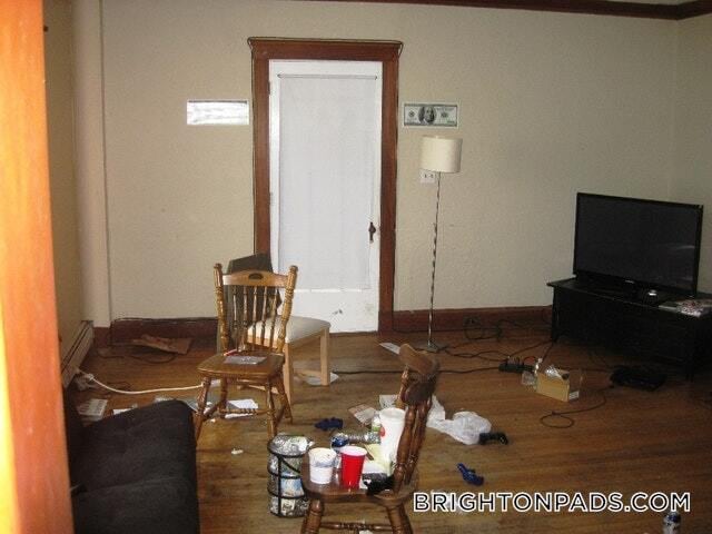 Primary Photo - 31 Wade St