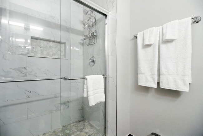 Building Photo - 1908 Kingsley Dr