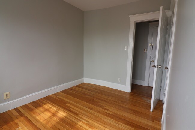 Building Photo - 25 Westbourne Ter