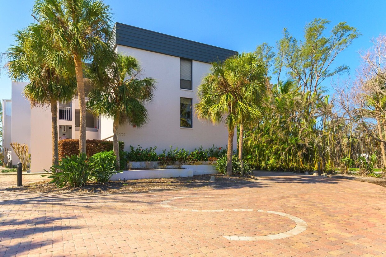 Primary Photo - Gulf of Mexico Drive, Longboat Key