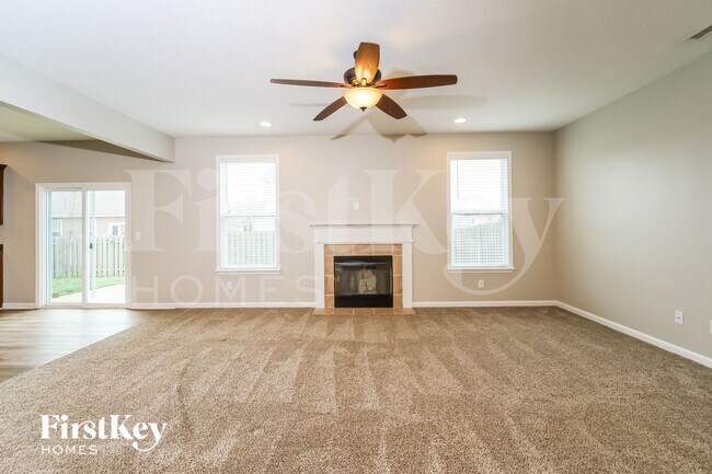 Building Photo - 5767 Blue Sky Dr