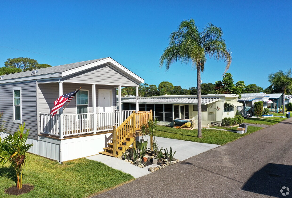 West Gate Mobile Manor & Apartments Apartments in Saint Petersburg, FL