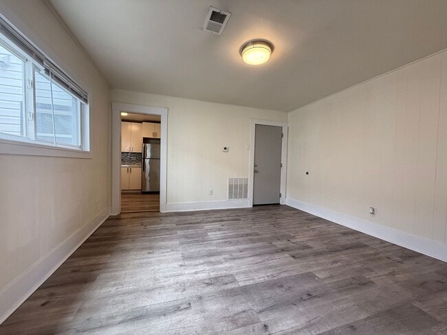 Building Photo - Updated 1BR Apt available now!