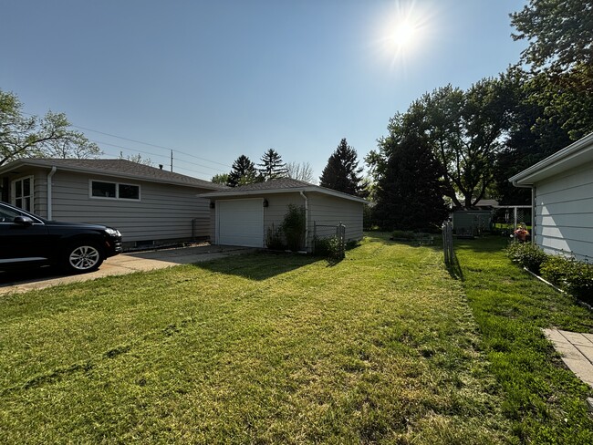 Detached Garage - 615 S Anderson St