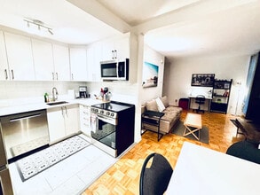 Building Photo - 4846 Rue Sainte-Catherine E