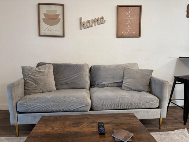 Building Photo - 626 Jack Stephens Dr