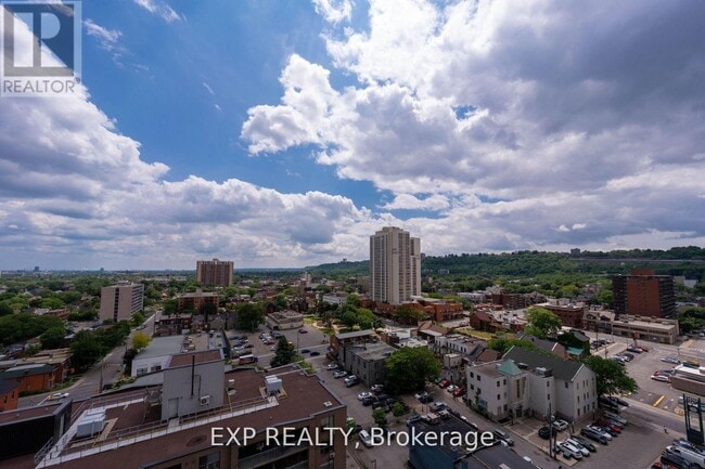 Building Photo - 212 King St E