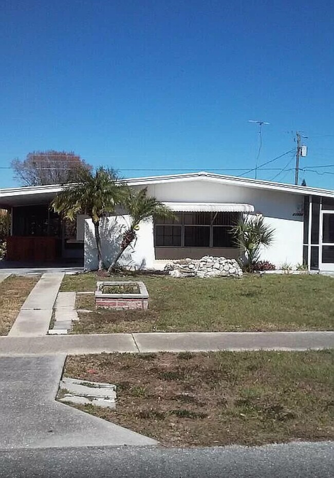 Foto del edificio - 21928 Felton Ave