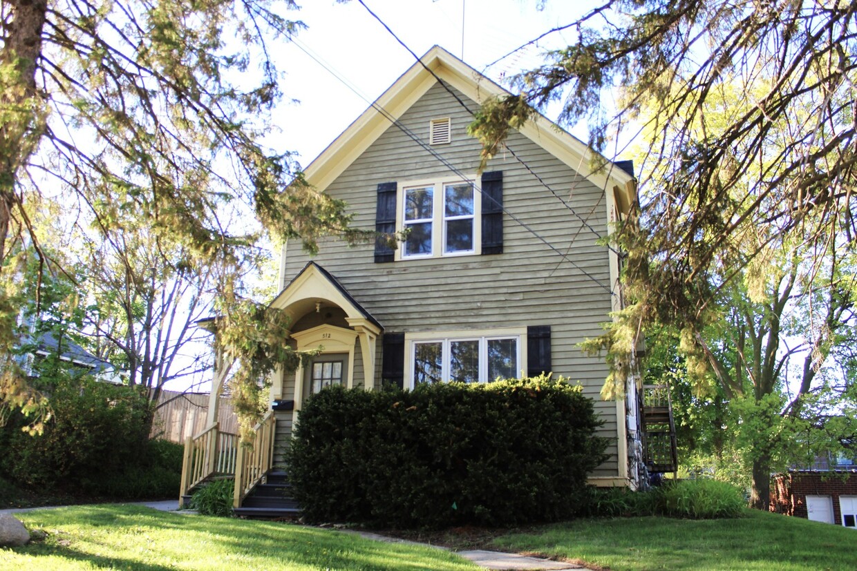 Primary Photo - 512 W Chicago St
