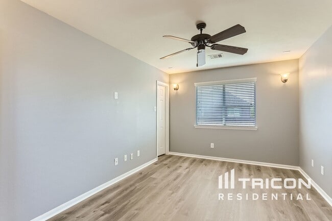 Building Photo - 24547 Bella Veneza Dr