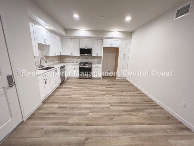 Foto del edificio - AVAILABLE JANUARY - New Build in Victoria ...