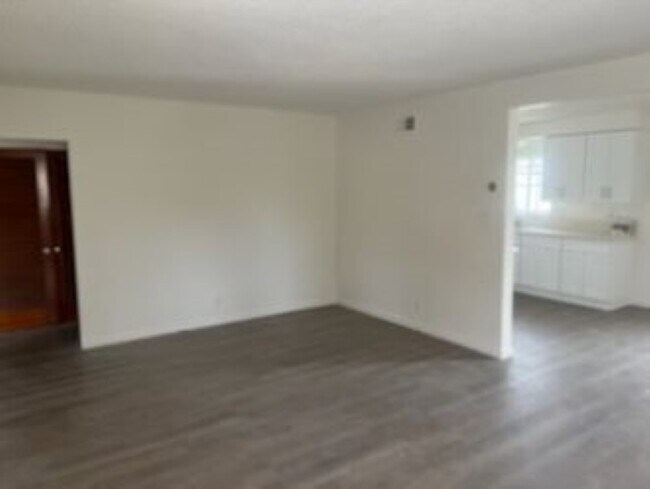Building Photo - 4568 W 131st St