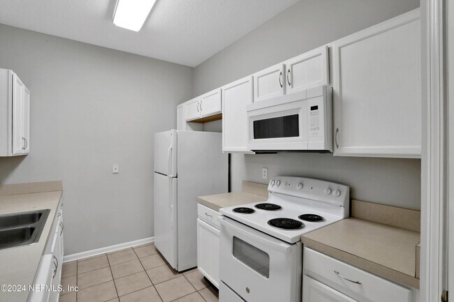 Foto del edificio - 10550 Baymeadows Rd