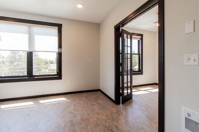 Foto del edificio - AVAILABLE JULY - Renovated Luxury 1 bed/1 ...
