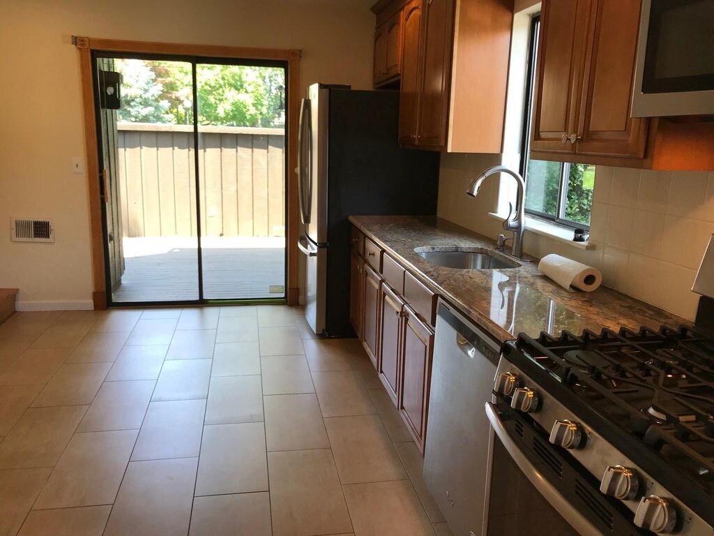 434 Westgate Dr, Edison, NJ 08820 Townhome Rentals in Edison NJ