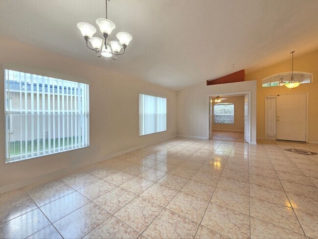 Building Photo - 13912 Valleybrooke Ln