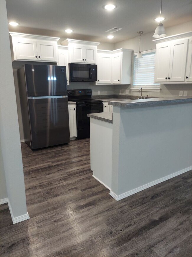 Building Photo - 1200 Sandstone Dr