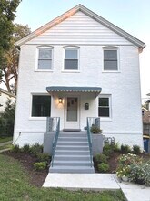 Building Photo - 844 Deerfield Rd