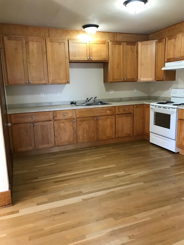1016 S 8th St Unit 6, WA 98405 Room for Rent in WA