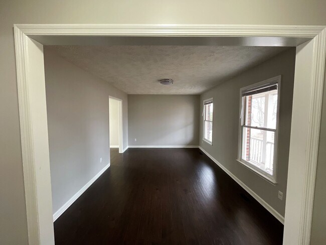 Foto del edificio - Updated 4 Bedroom / 3 Bathroom with In-Law...