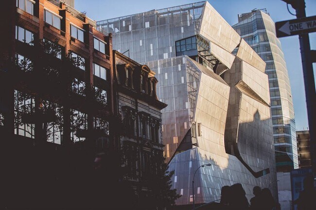 Foto del edificio - 254 E 10th St