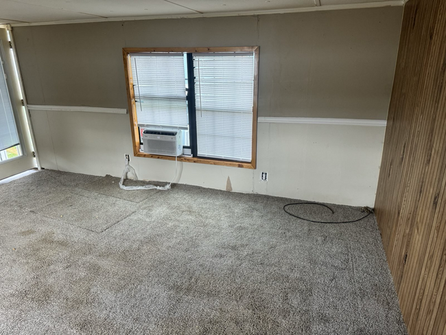 Building Photo - Move in ready 2 bedroom, 1 bathroom home i...