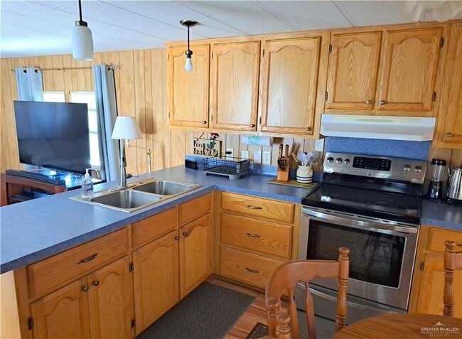 Building Photo - 402 Cory Dr
