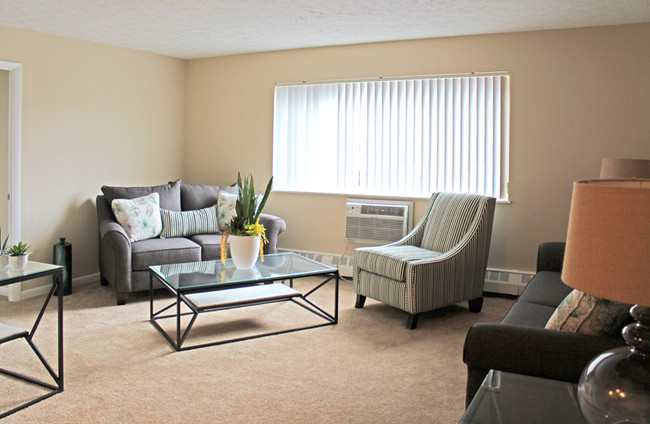 Living Room - Edgewater Landing