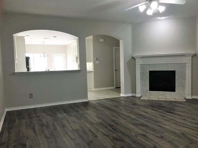 Building Photo - 5904 Desperado Dr