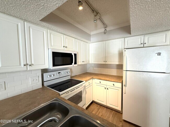 Foto del edificio - 100 Fairway Park Blvd