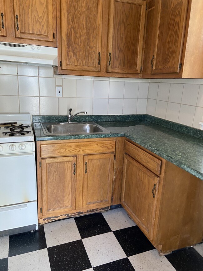 Kitchen - 2719 E Indiana Ave
