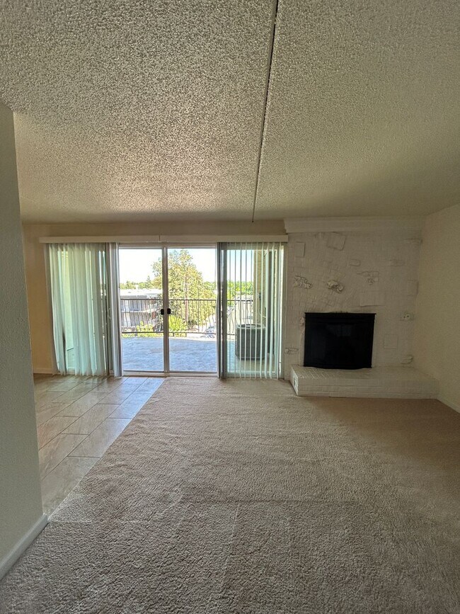 Foto del edificio - 2 Bedroom Corner Condo Available at Spanis...