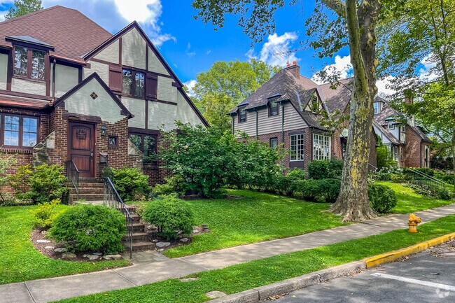Beautiful single homes line the streets of Wyomissing Park.