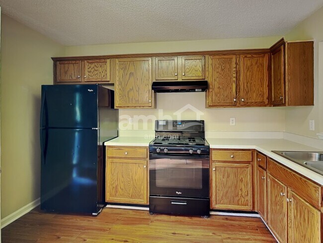 Foto del edificio - 7209 Cedar Forest Dr