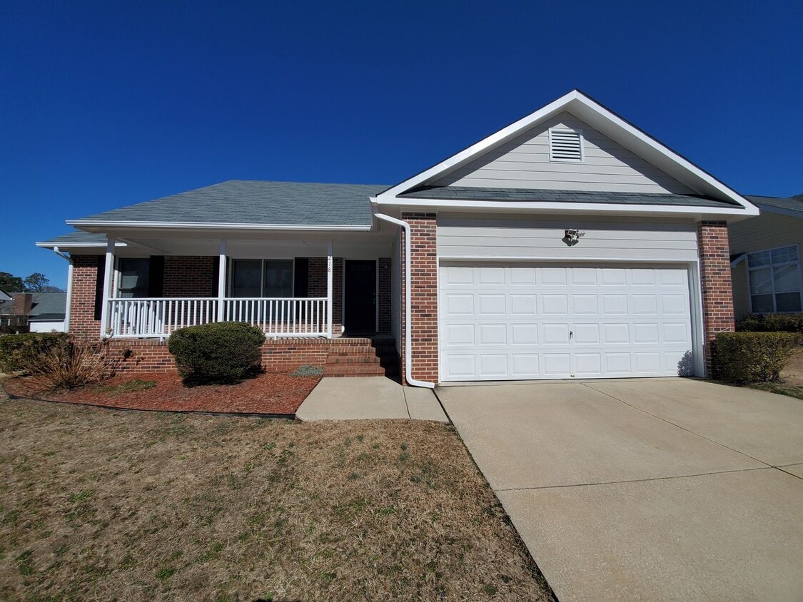 Primary Photo - 218 Silver Oaks Dr
