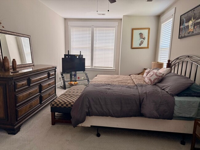 Foto del edificio - 1500 Riverwalk Parkway