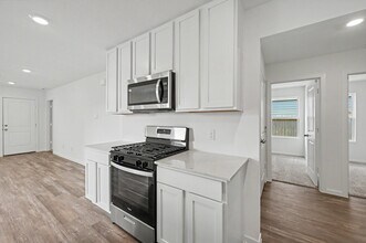 Building Photo - 40839 Hawthorne Glades St
