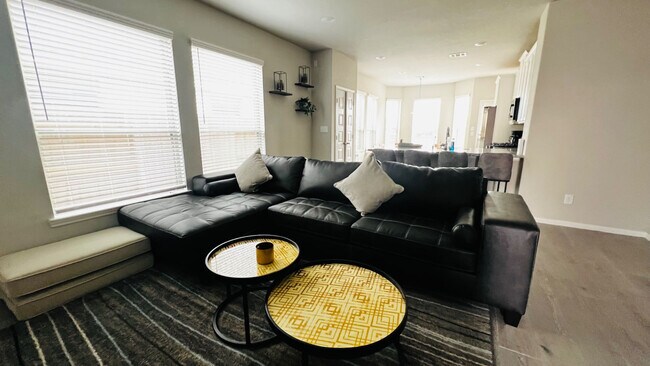 Foto del edificio - 24319 Wild Bramble Ln