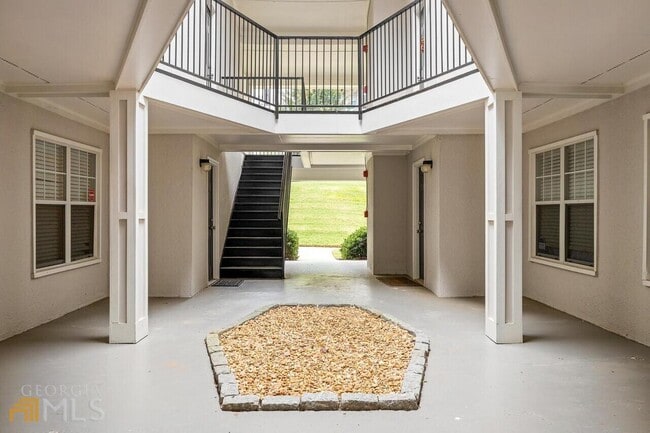 Building Entrance - 1150 Collier Rd NW