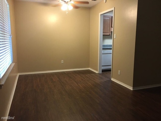 Building Photo - 3 br, 1.5 bath House - 30 Brittany Ct