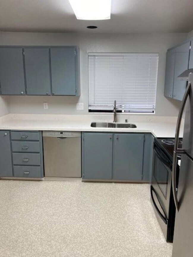 Building Photo - 2 bedroom in Seattle WA 98119