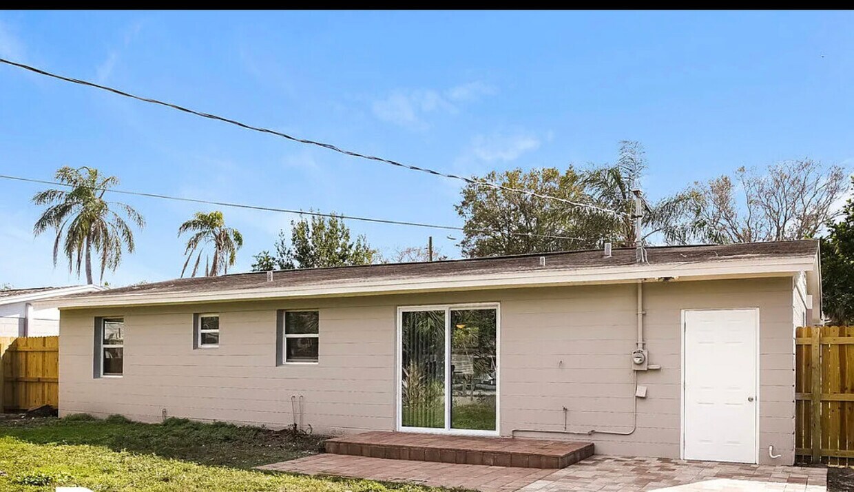 1101 SE Sandia Dr, Port Saint Lucie, FL 34983 House Rental in Port