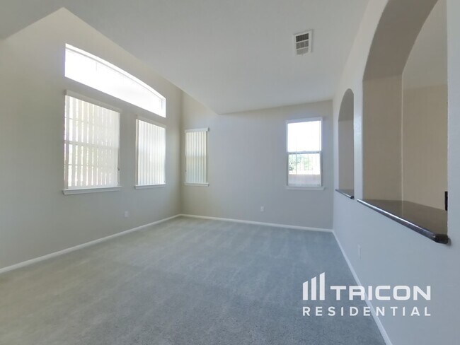 Foto del edificio - 733 Pino Ave