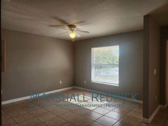 Foto del edificio - 3 bedroom 2 bath