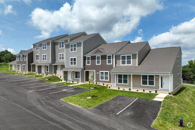 Building Photo - 375-395 Skylar Dr