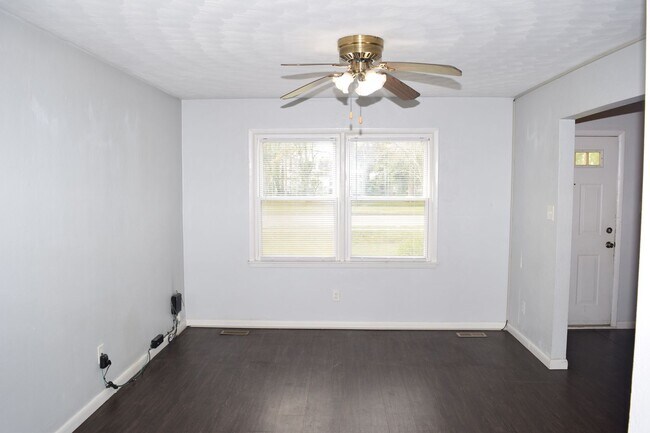 Building Photo - 215 Settlers Landing Road