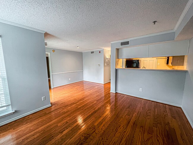 Building Photo - Charming 1 Bed 1 Bath Unit With Private Balcony In The Fountains At McLean - Water Included